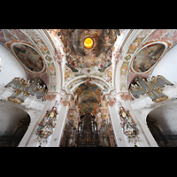 Einsiedeln, Benediktinerabtei, Querhaus mit Marienorgel (links) und Mauritiusorgel (rechts) und Chorraum