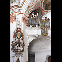 Einsiedeln, Benediktinerabtei, Epitaph am rechten Vierungspfeiler, dar�ber die Mauritiusorgel