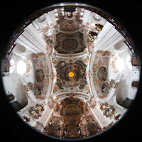 Einsiedeln, Benediktinerabtei, Gesamter Innenraum; Mitte: Weihnachtskuppel, li: Marienorgel, re: Mauritiusorgel