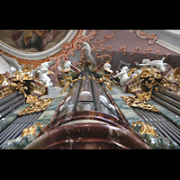 Einsiedeln, Benediktinerabtei, Blick vom Spieltisch der Marienorgel nach oben