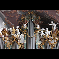 Einsiedeln, Benediktinerabtei, Prospektspitze der Marienorgel mit Putten
