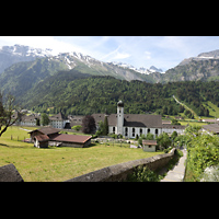 Engelberg, Klosterkirche (Chororgel), Blick von Norden vom Ende des Schulhauswegs auf das Kloster