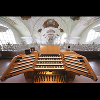 Engelberg, Klosterkirche (Chororgel), Spieltisch mit Blick in die Kirche