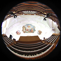 Engelberg, Klosterkirche (Chororgel), Spieltisch und Prospekt der Hauptorgel dahinter