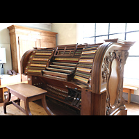 Engelberg, Klosterkirche (Chororgel), Voriger Hauptorgelspieltisch von Goll (1926) seitlich