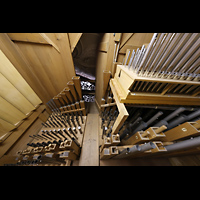 Engelberg, Klosterkirche (Chororgel), Pfeifen des Kleinpedals (Subbass, Stillged., 8', 4', Aliquote, Hintersatz, Fagott)