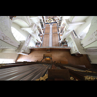 Engelberg, Klosterkirche (Chororgel), Blick vom Dach der Hauptorgel nach unten in die Kirche