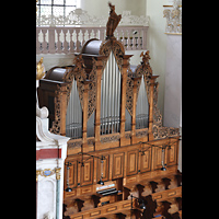 Engelberg, Klosterkirche (Chororgel), Blick vom Chorraum entlang von der rechten Seitenempore zur Chororgel
