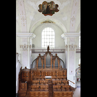 Engelberg, Klosterkirche (Chororgel), Blick vom Chorraum entlang von der rechten Seitenempore zur Chororgel