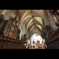 Luzern, Franziskanerkirche St. Maria in der Au, Seitlicher Blick vom Hochaltar zur Chororgel und aufs barocke Chorgest�hl