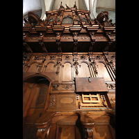 Luzern, Franziskanerkirche St. Maria in der Au, Chororgel (um 1650) mit ins Chorgest�hl integriertem Spieltisch