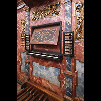 Muri, Klosterkirche (Epistelorgel), Spieltisch der Epistelorgel seitlich