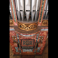 Muri, Klosterkirche (Epistelorgel), Blick vom mittleren Prospektpfeifenfeld der Epistelorgel auf den Spieltisch