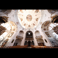 Muri, Klosterkirche (Epistelorgel), Innenraum in Richtung Hauptorgel mit Blick in die Kuppel