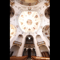 Muri, Klosterkirche (Epistelorgel), Innenraum in Richtung Hauptorgel mit Blick in die Kuppel