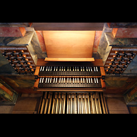 Muri, Klosterkirche (Epistelorgel), Hauptorgelsieltisch von oben (beleuchtet)