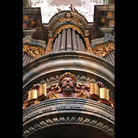 Muri, Klosterkirche (Epistelorgel), Mittleres Prospektfeld mit Figur