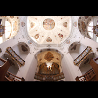 Muri, Klosterkirche (Epistelorgel), Innenraum in Richtung Hauptorgel (beleuchtet) mit Blick in die Kuppel