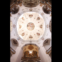 Muri, Klosterkirche (Epistelorgel), Blick in die Kuppel und auf alle drei Orgeln