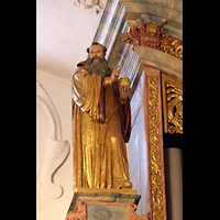 Muri, Klosterkirche (Epistelorgel), Figur des heiligen Benedikt von Nursia rechts auf dem Hauptwerksprospekt