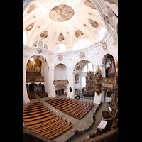 Muri, Klosterkirche (Epistelorgel), Blick von der Epistelorgel zur Hauptorgel (beleuchtet) und in die Kirche