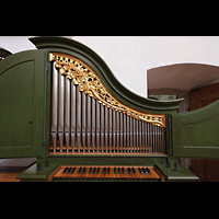 Muri, Klosterkirche (Epistelorgel), Prospekt und Klaviatur des Chorpositivs