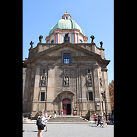 Praha (Prag), Kostel sv. Franti�ka z Assisi (Kreuzherrenkirche), S�dfassade und 41 m hohe Kuppel