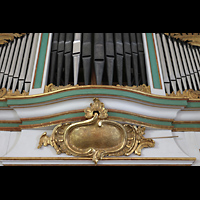 Berlin (Lichtenberg), Kirche zur frohen Botschaft, Karlshorst (Amalien-Orgel), Vergoldetes Ornament �ber dem Spieltisch