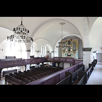 Berlin (Lichtenberg), Kirche zur frohen Botschaft, Karlshorst (Amalien-Orgel), Seitlicher Blick von der Orgelempore in die Kirche