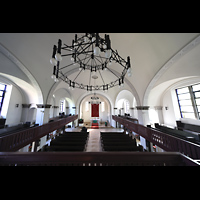 Berlin (Lichtenberg), Kirche zur frohen Botschaft, Karlshorst (Amalien-Orgel), Blick vom Spieltisch in die Kirche