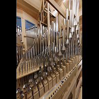 Berlin - Charlottenburg, Luisenkirche, kleine Orgel, Pfeifen im Schwellwerk, vorne die Oboe 8'