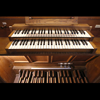 Berlin - Charlottenburg, Luisenkirche, kleine Orgel, Spieltisch der Chororgel