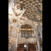 Halle (Saale), Marktkirche unserer Lieben Frauen (Chororgel), Kanzel und Blick zur Hauptorgel