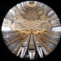 Halle (Saale), Marktkirche unserer Lieben Frauen (Chororgel), Blick vom mittleren Prospektfeld der Hauptorgel nach oben ins Gew�lbe