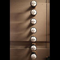 Hamburg - Harvestehude, Hauptkirche St. Nikolai (Taufkapelle), Linke Registerstaffel am Spieltisch der Taufkapelle