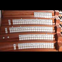 Hamburg - Harvestehude, Hauptkirche St. Nikolai (Taufkapelle), Linke Registerstaffel am Hauptorgelspieltisch