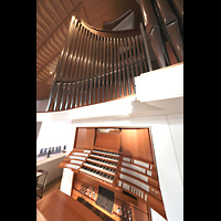 Hamburg - Harvestehude, Hauptkirche St. Nikolai (Taufkapelle), Spieltisch mit Orgel seitlich