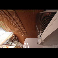 Hamburg - Harvestehude, Hauptkirche St. Nikolai (Taufkapelle), Blick von der rckseitigen Empore / Chorwerk in die Kirche