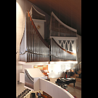 Hamburg - Harvestehude, Hauptkirche St. Nikolai (Taufkapelle), Blick von der rckseitigen Empore / Chorwerk zur Hauptorgel