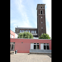 K�ln (Cologne), Trinitatiskirche, Ansicht von Westen vom Hof der KHM