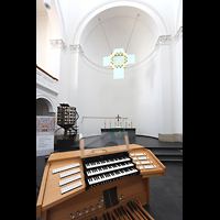 K�ln (Cologne), Trinitatiskirche, Mobiler Spieltisch im Chorraum