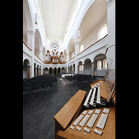 K�ln (Cologne), Trinitatiskirche, Seitlicher Blick vom mobilen Spieltisch in die Kirche und zur Orgel