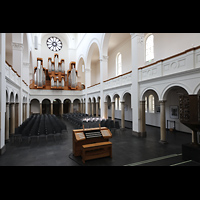 K�ln (Cologne), Trinitatiskirche, Seitlicher Blick vom mobilen Spieltisch in die Kirche und zur Orgel