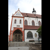 Landsberg, Stadtpfarrkirche Mari Himmelfahrt, Hauptportal und sdliches Seitenschiff