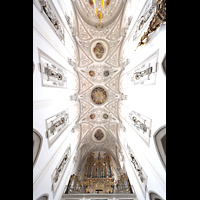 Landsberg, Stadtpfarrkirche Mari Himmelfahrt, Deckengewlbe und Orgel