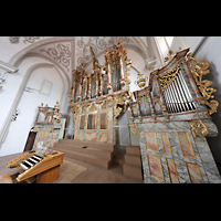 Landsberg, Stadtpfarrkirche Mari Himmelfahrt, Orgel mit Seitenpositiven und Spieltisch
