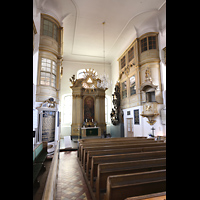 L�bbenau, St. Nikolai, Seitlicher Blick in den Chorraum, auf den Hochaltar und die Logen