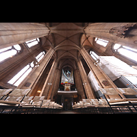 Marburg, St. Elisabeth, Innenraum in Richtunhg Orgel