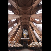 Marburg, St. Elisabeth, Innenraum in Richtunhg Orgel mit Blick ins Gew�lbe