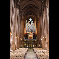 Marburg, St. Elisabeth, Hauptschiff in Richtung Orgel (beleuchtet)